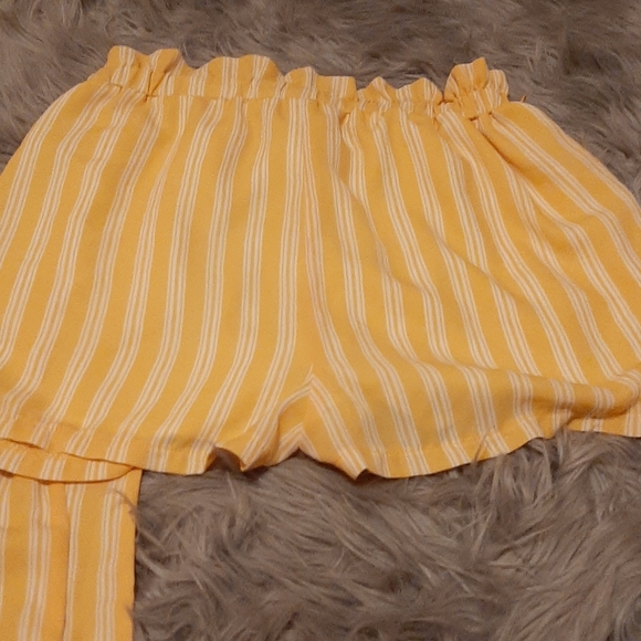 Shorts - Picture 2 of 4